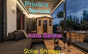 Dh Private Flowers Terrace And Sauna Luxury Apartment 2Kk, 2X Smarttv-Netflix, Free Parking, Gym